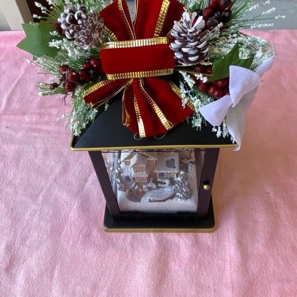 Thomas Kinkade Table centerpiece “Joy”